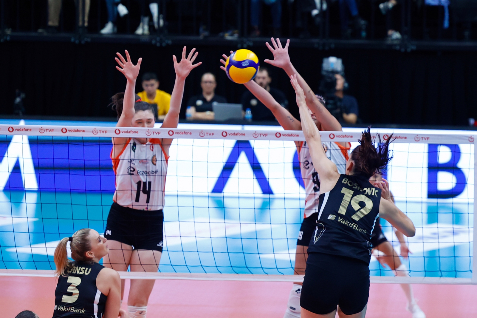 Eczacıbaşı Dynavit VakıfBank