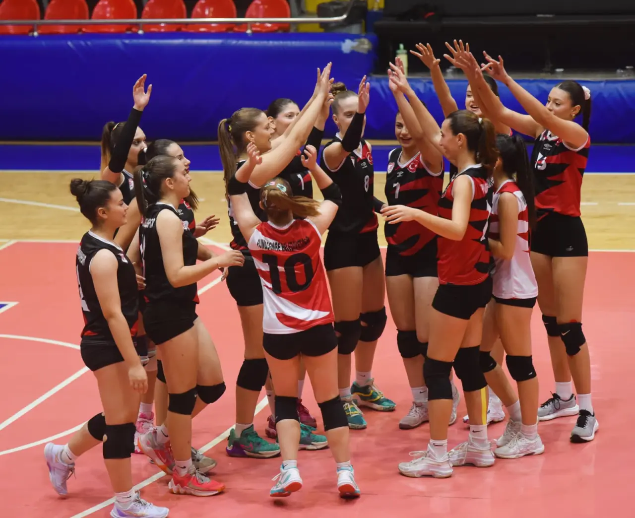 Yunusemre Belediyespor voleybol takımı